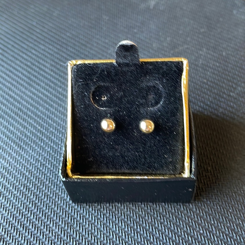14K gold studs